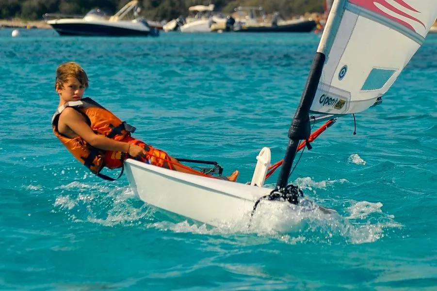 Cours de dériveur pour enfants en Corse-du-Sud