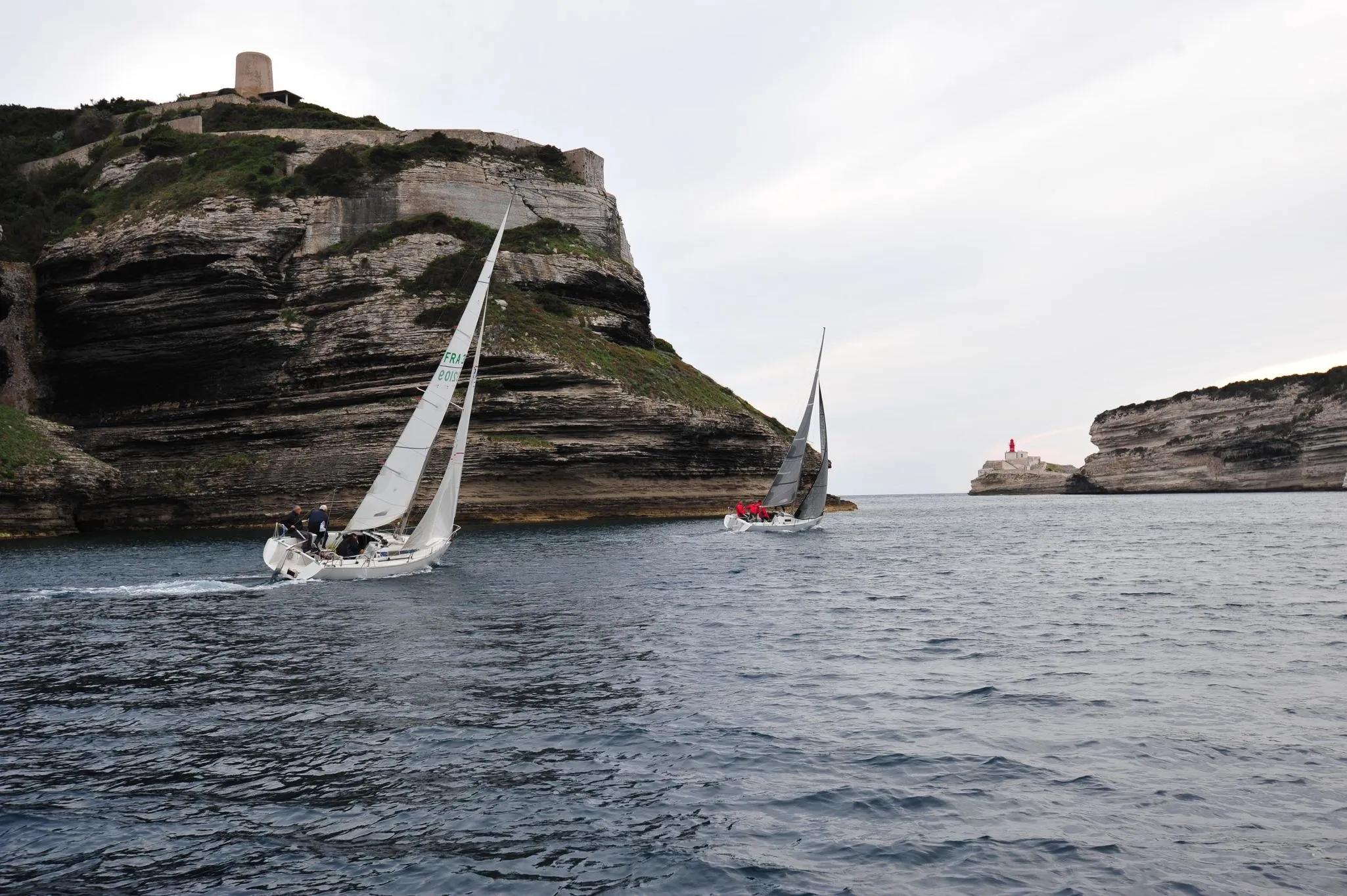 Cours de voile toute l'année et tous niveaux à Bonifacio