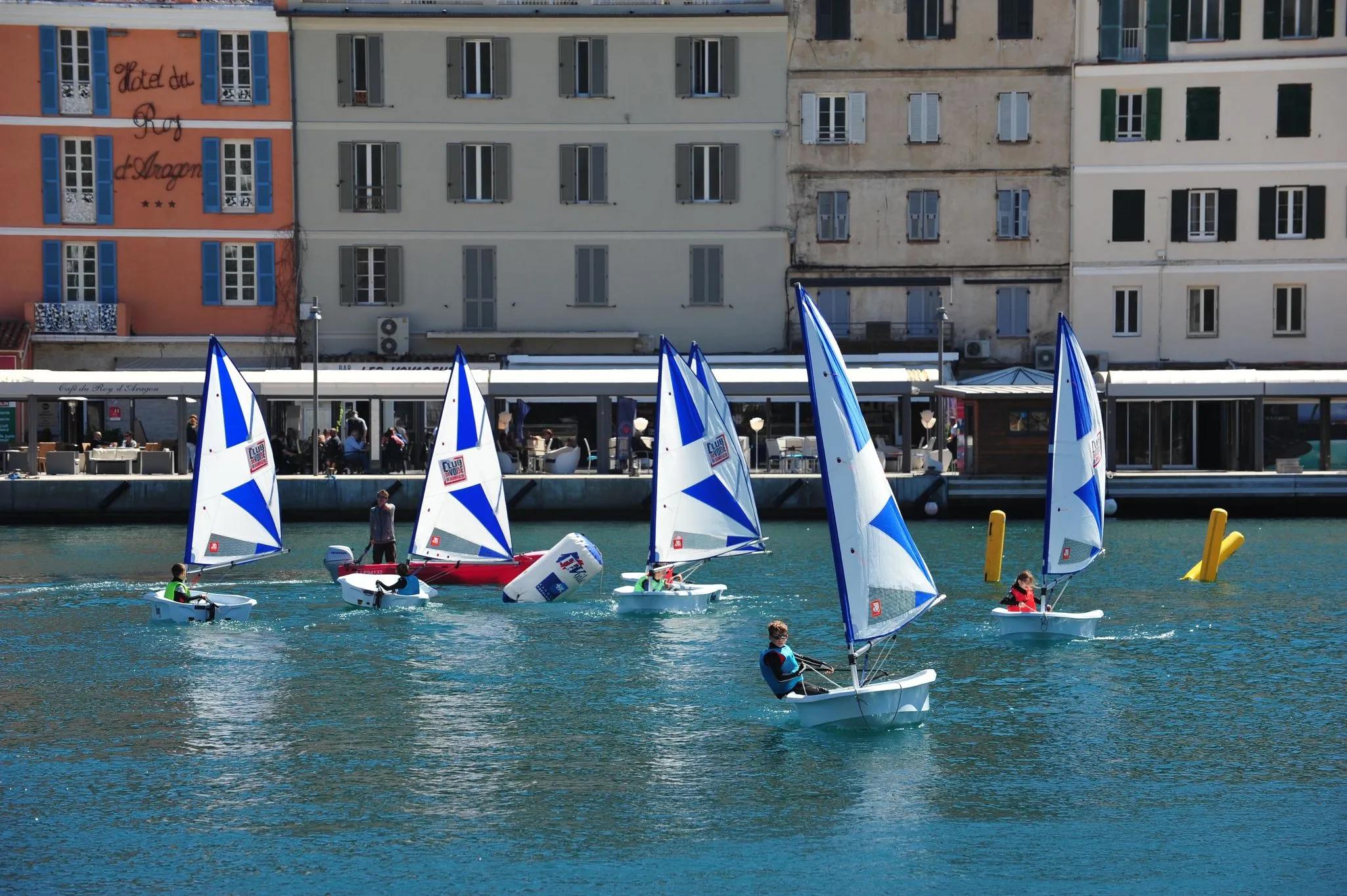 Activités nautiques de groupe à Bonifacio
