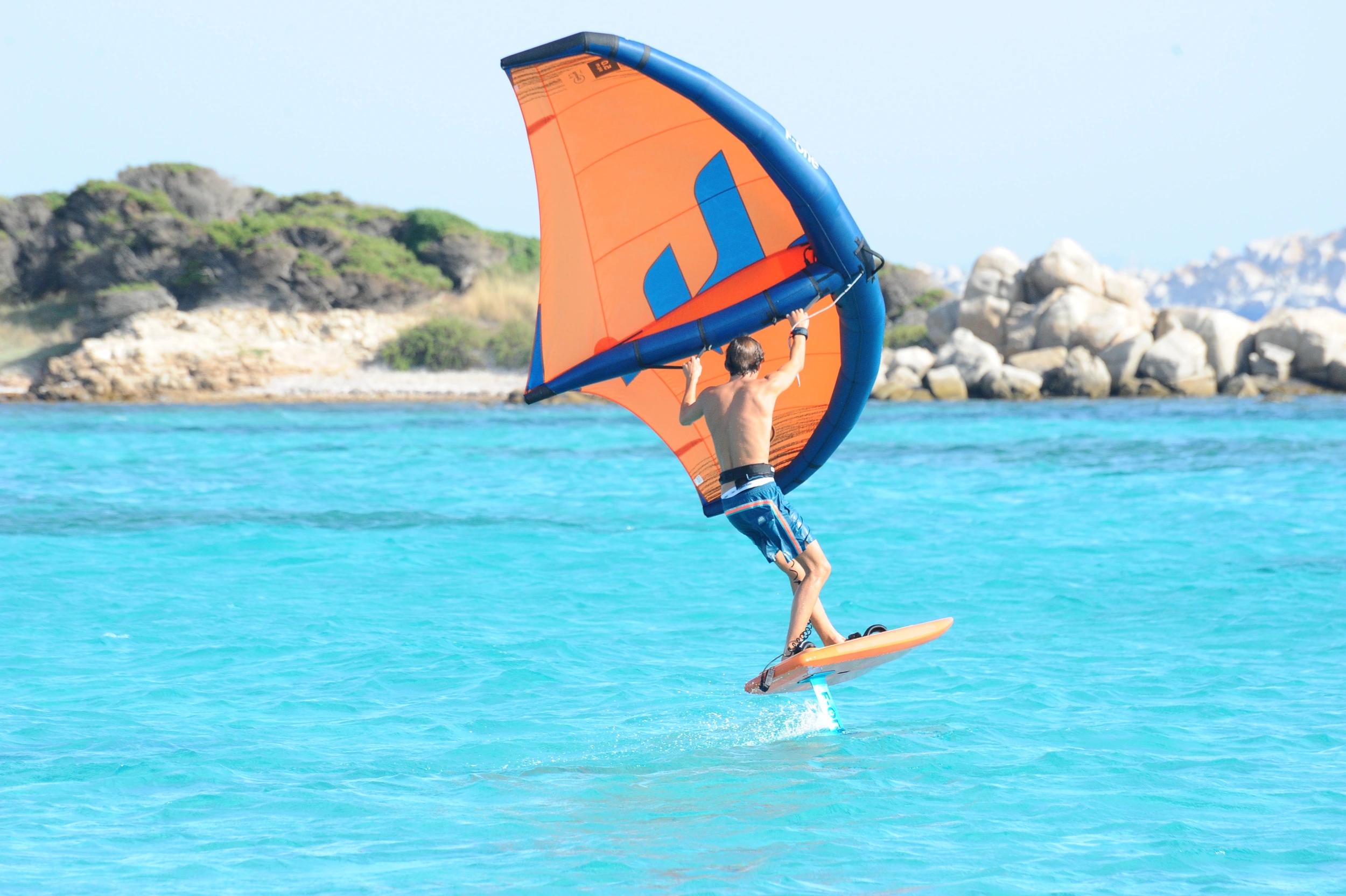 Le wing foil pour les pros à Bonifacio