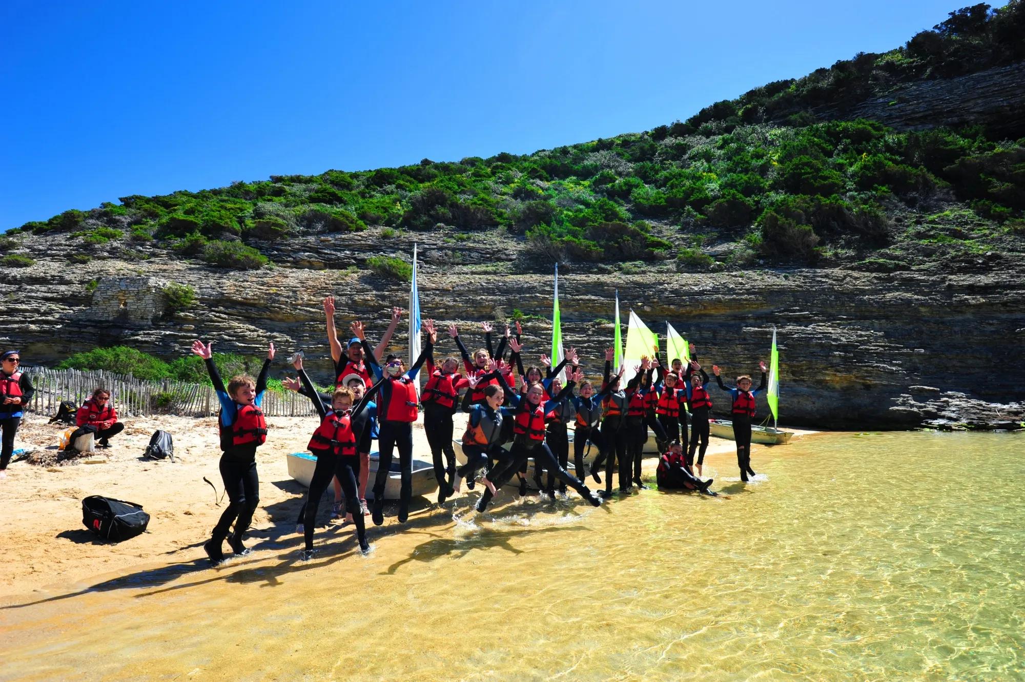 Cours de voile pour scolaire à Bonifacio